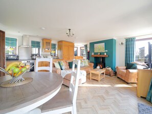 Interior - Nestled in an elevated position with sweeping views across the Luxulyan Valley. (Penpillick)