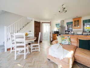 Living area - Nestled in an elevated position with sweeping views across the Luxulyan Valley. (Penpillick)