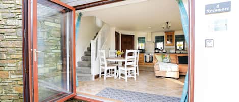 屋外ダイニングエリア