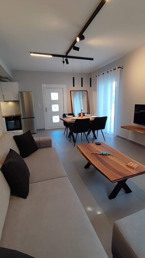 TV, fireplace, offices - Alaia Gaia Suite - Cozy Garden Retreat Kefalonia (Lixouri, Kefalonia)