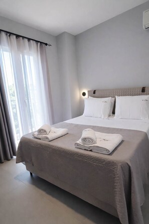 Lit parapluie, Wi-Fi, draps fournis