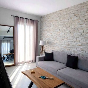 TV, offices - Alaia Sky Suite - Mountain View Retreat Kefalonia (Lixouri, Kefalonia)