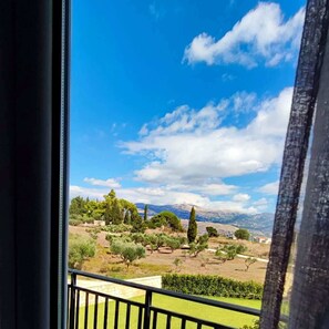Interior - Alaia Sky Suite - Mountain View Retreat Kefalonia (Lixouri, Kefalonia)
