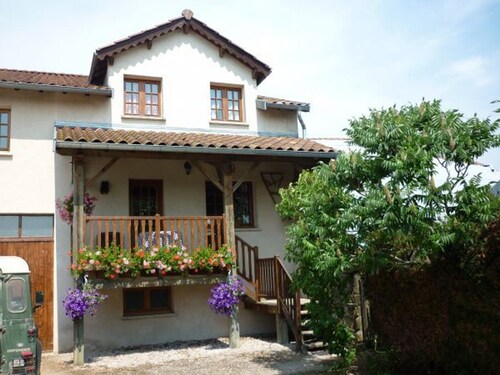 Gîte confortable à Aingeville avec jardin, terrasse, et proche stations thermales de Vittel et Contrexéville