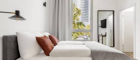 Studio, 1 Queen Bed | Iron/ironing board, free WiFi