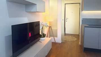 Estudio Deluxe, baño privado, vistas a la ciudad | Interior