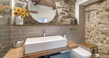 Maison de campagne 'Bellver' avec vue sur la montagne, terrasse privée et Wi-Fi
