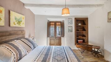4 bedrooms, WiFi, bed sheets
