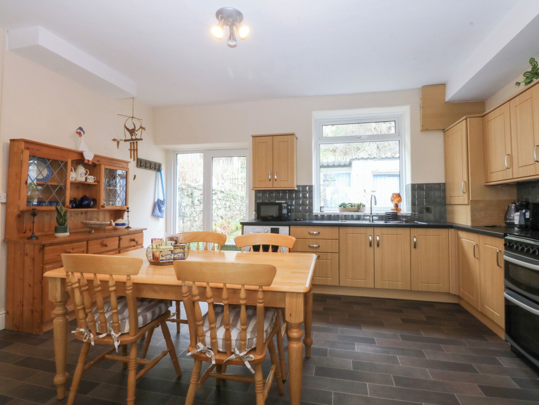 Dishwasher, cookware/dishes/utensils