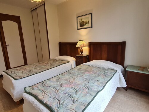 Chambres confortables avec salles d'eau privées et climatisation