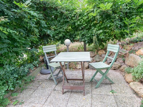 Room Châteauneuf: Rustic Charm with Private Terrace and Wifi in Saint-Benoît-sur-Loire