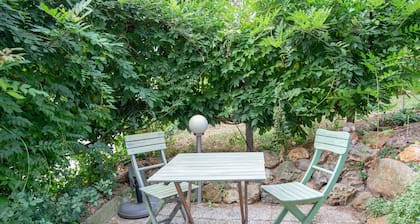 Room Châteauneuf: Rustic Charm with Private Terrace and Wifi in Saint-Benoît-sur-Loire