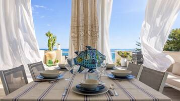 Rumah (2 Bedrooms) | Teras/patio