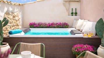 Apartment (2 Bedrooms) | Front of property