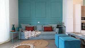 Biệt thự (4 Bedrooms) | Khu phòng khách | TV 32-inch có truyền hình cáp 