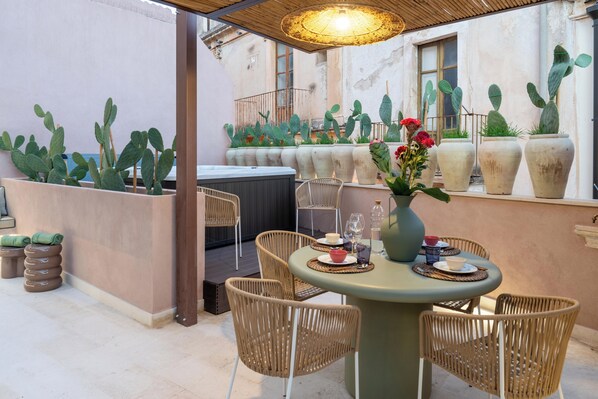 Interior - Vico Trigona con Terrazza e Jacuzzi Riscaldata (Noto)