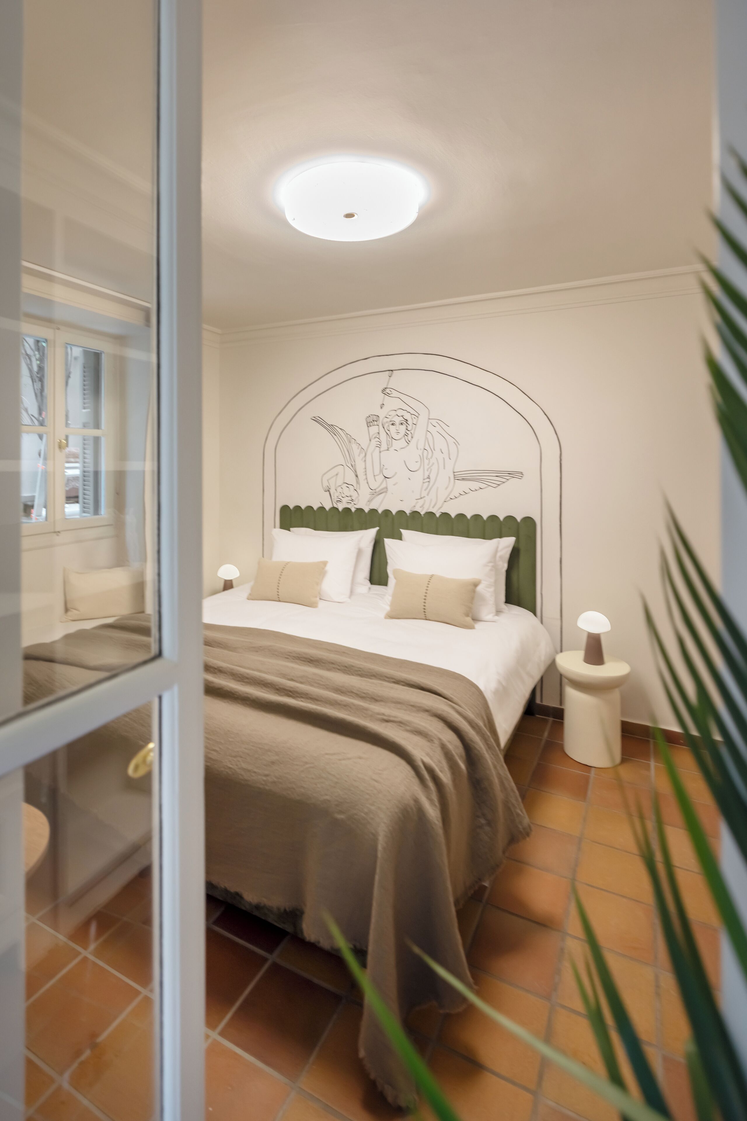 7 chambres, coffres-forts dans les chambres, fer et planche à repasser