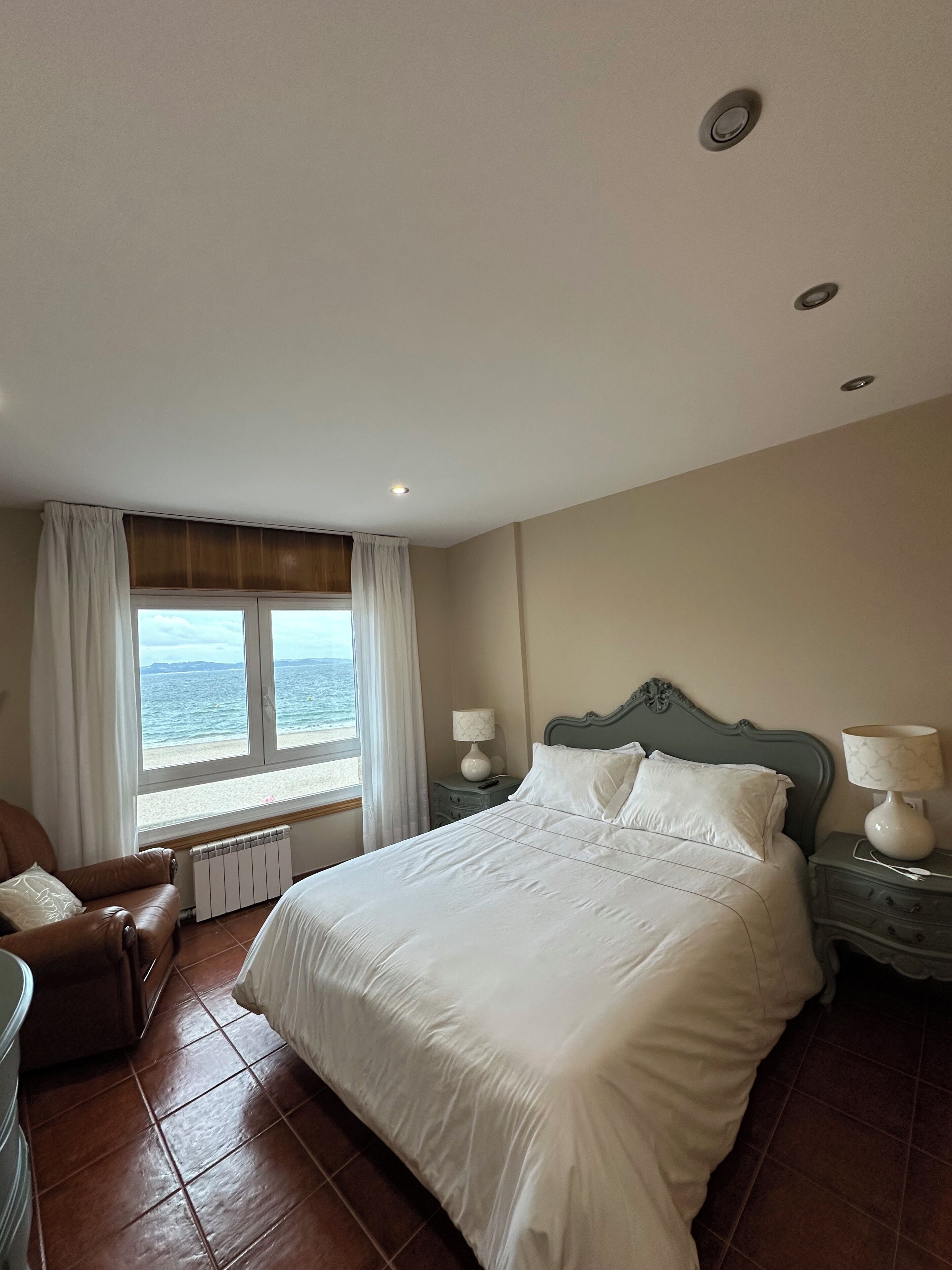 3 chambres, fer et planche à repasser, Wi-Fi, draps fournis