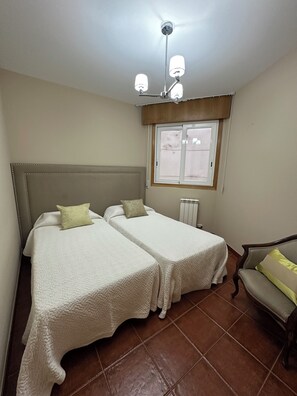 3 chambres, fer et planche à repasser, Wi-Fi, literie fournie