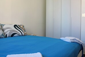 Een strijkplank/strijkijzer, gratis wifi, beddengoed