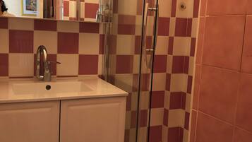 Regadera y secadora de cabello