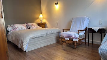 1 habitación, tabla de planchar con plancha y wifi