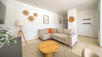 Apartment, Balcony, City View (334) | Living area