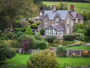 Floor plan - The Old Rectory - 5 Bedroom Holiday Home - Llanedi (Swansea)