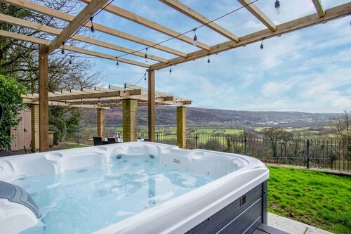 The Old Rectory - 5 Bedroom Holiday Home - Llanedi