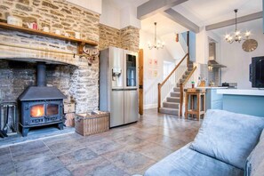 Floor plan - The Old Rectory - 5 Bedroom Holiday Home - Llanedi (Swansea)