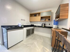 Private kitchen - Teresa's House - Beach and Comfort (Cabo Frio)