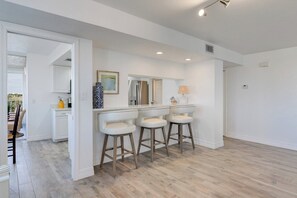 Interior - Vanderbilt Landings - only steps to the Beach! (Naples)