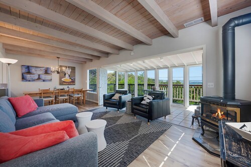 Las Brisas-newly renovated with magnificent view of harbor and Point Reyes.