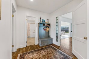 Interior - Ocean Breeze-Charming, 3 bedroom 2 bath home in old town Bodega Bay (Bodega Bay)