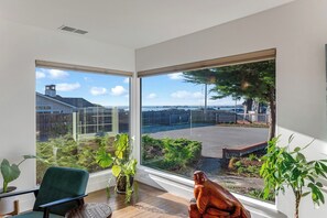 Interior - Ocean Breeze-Charming, 3 bedroom 2 bath home in old town Bodega Bay (Bodega Bay)