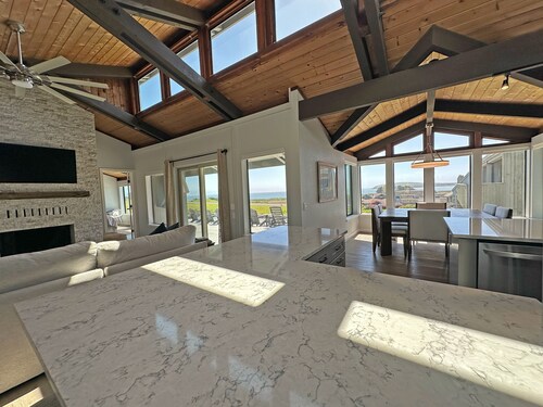 The Bodega House-Newly Remodeled Coastal Retreat with Ocean Views & Hot Tub
