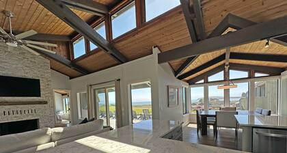 The Bodega House-Newly Remodeled Coastal Retreat with Ocean Views & Hot Tub