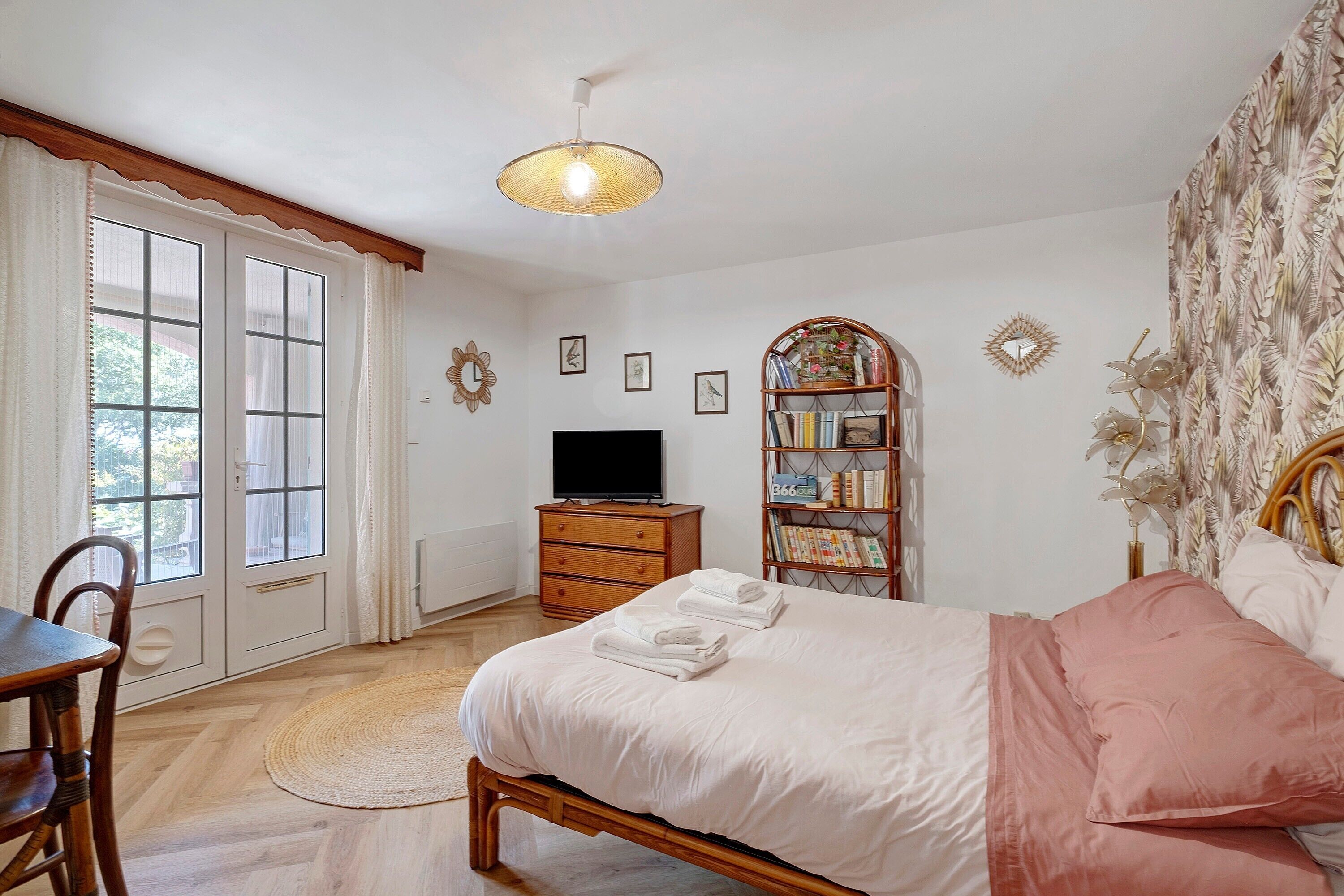 Ferros/tábuas de passar roupa, Wi-Fi, roupa de cama