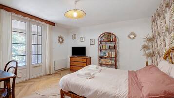 Ferros/tábuas de passar roupa, Wi-Fi, roupa de cama