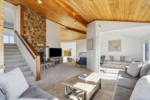 Smart TV - Lucky Heron-Breathtaking ocean and golf course views. (Bodega Bay)