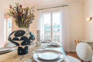 Dining - Elegance and Charm in the Heart of Paris (Paris)