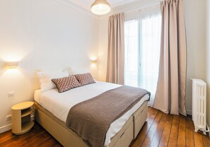 3 bedrooms, iron/ironing board, WiFi, bed sheets - Elegance and Charm in the Heart of Paris (Paris)