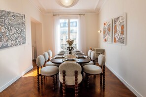 Dining - Elegance and Charm in the Heart of Paris (Paris)