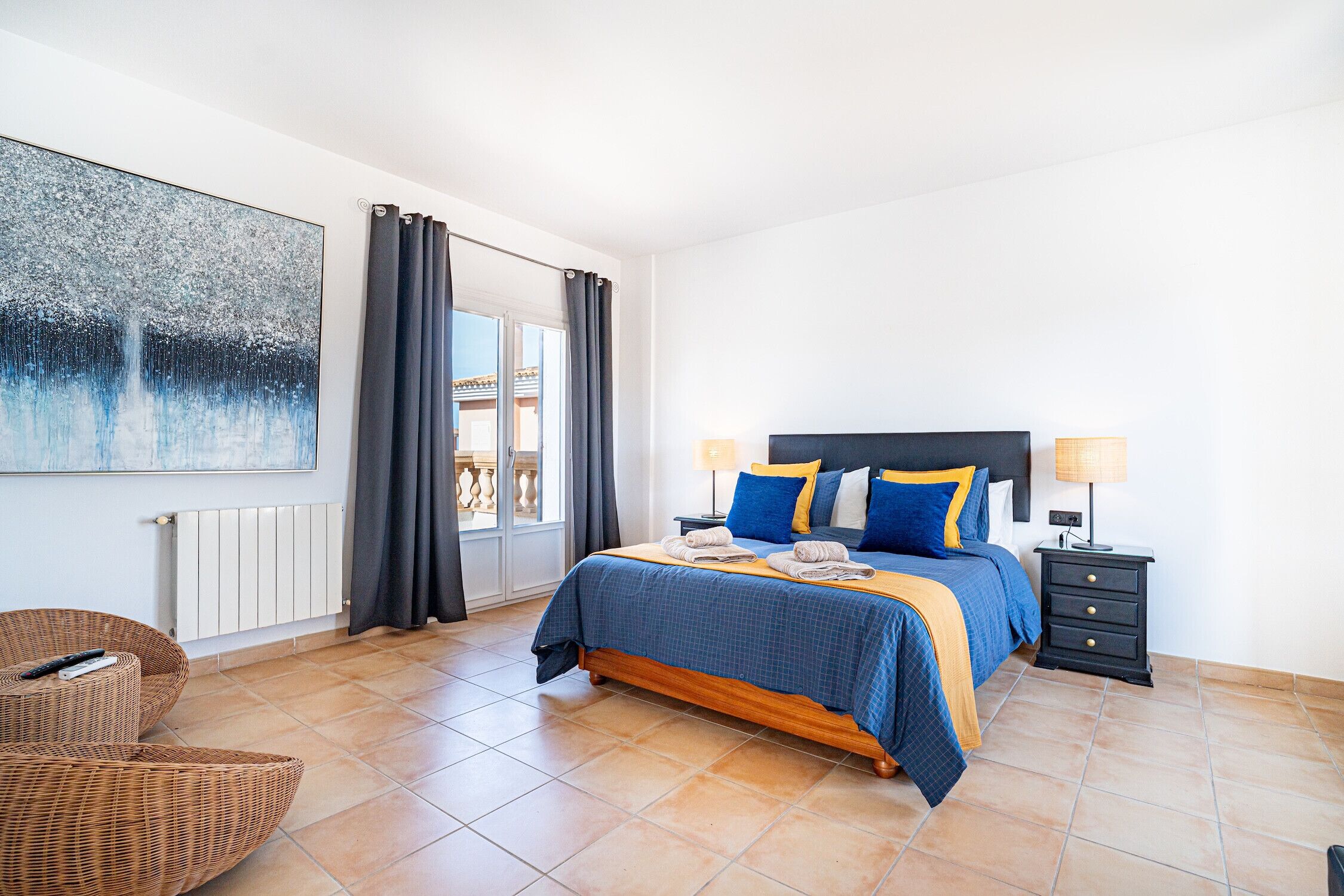 3 bedrooms, bed sheets