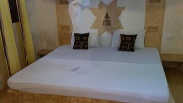 Deluxe Double Room | Free WiFi, bed sheets