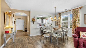 Dining - 111 Cypress Bend - Barefoot Resort Rentals (North Myrtle Beach)