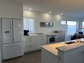 Fridge, microwave, oven, stovetop - BELLEVUE COTTAGE - Town of Owls Head (Owls Head)