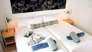 Twin Room, Patio