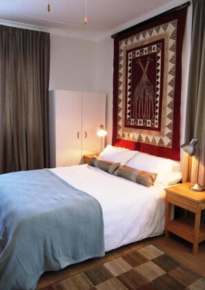 Caja fuerte, tabla de planchar con plancha, wifi gratis