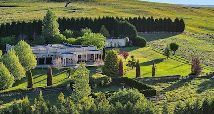 Chateau Bowral – Luxury Southern Highlands Estate with Poolhouse